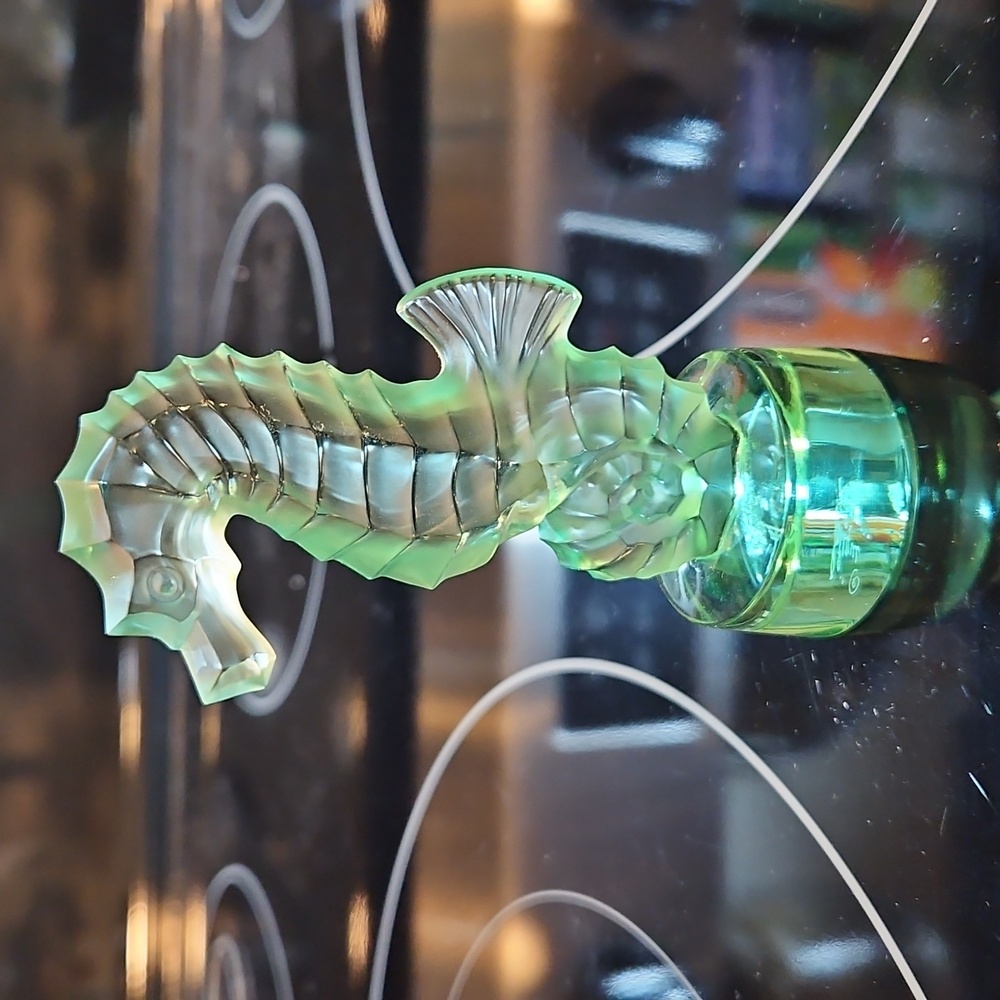 LALIQUE GREEN CRYSTAL SEAHORSE - Picture 7 of 7
